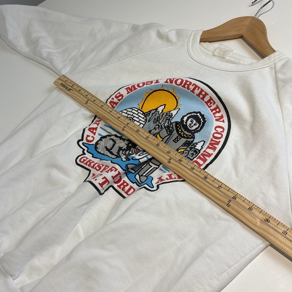 White Vintage Grise Fiord N.W.T. Graphic Men's Sweatshirt Size Medium - Picture 6 of 7
